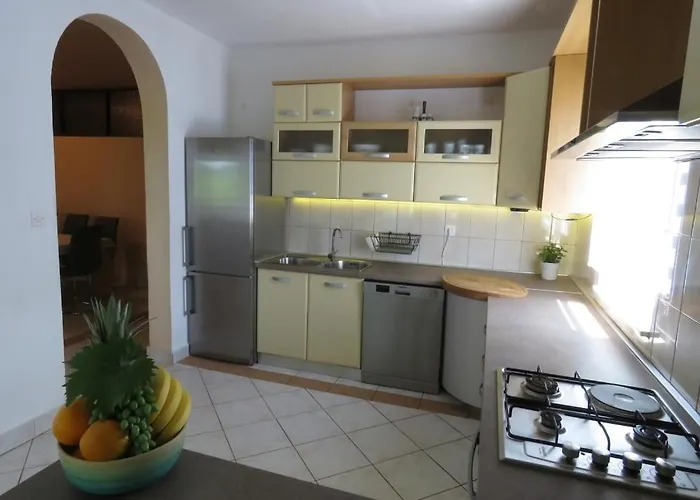 House In With Sea View, Terrace, Air Conditioning, Wi-fi Любач